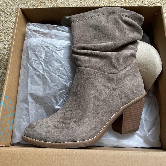 sofft comfort suede booties